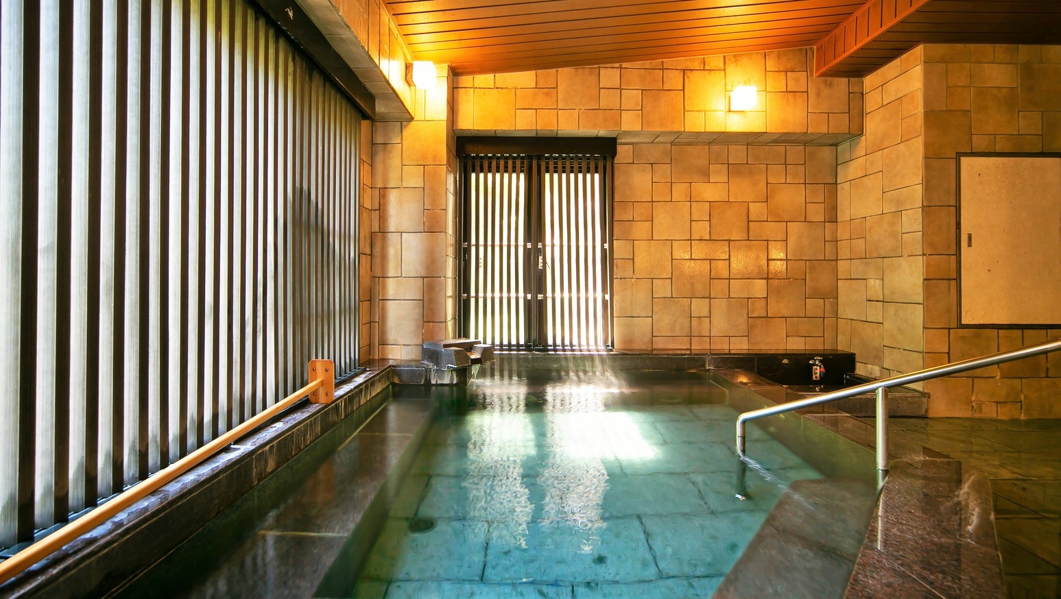 【温泉SALE】季節の会席料理と源泉掛流しの温泉で過ごす箱根旅（2食付）