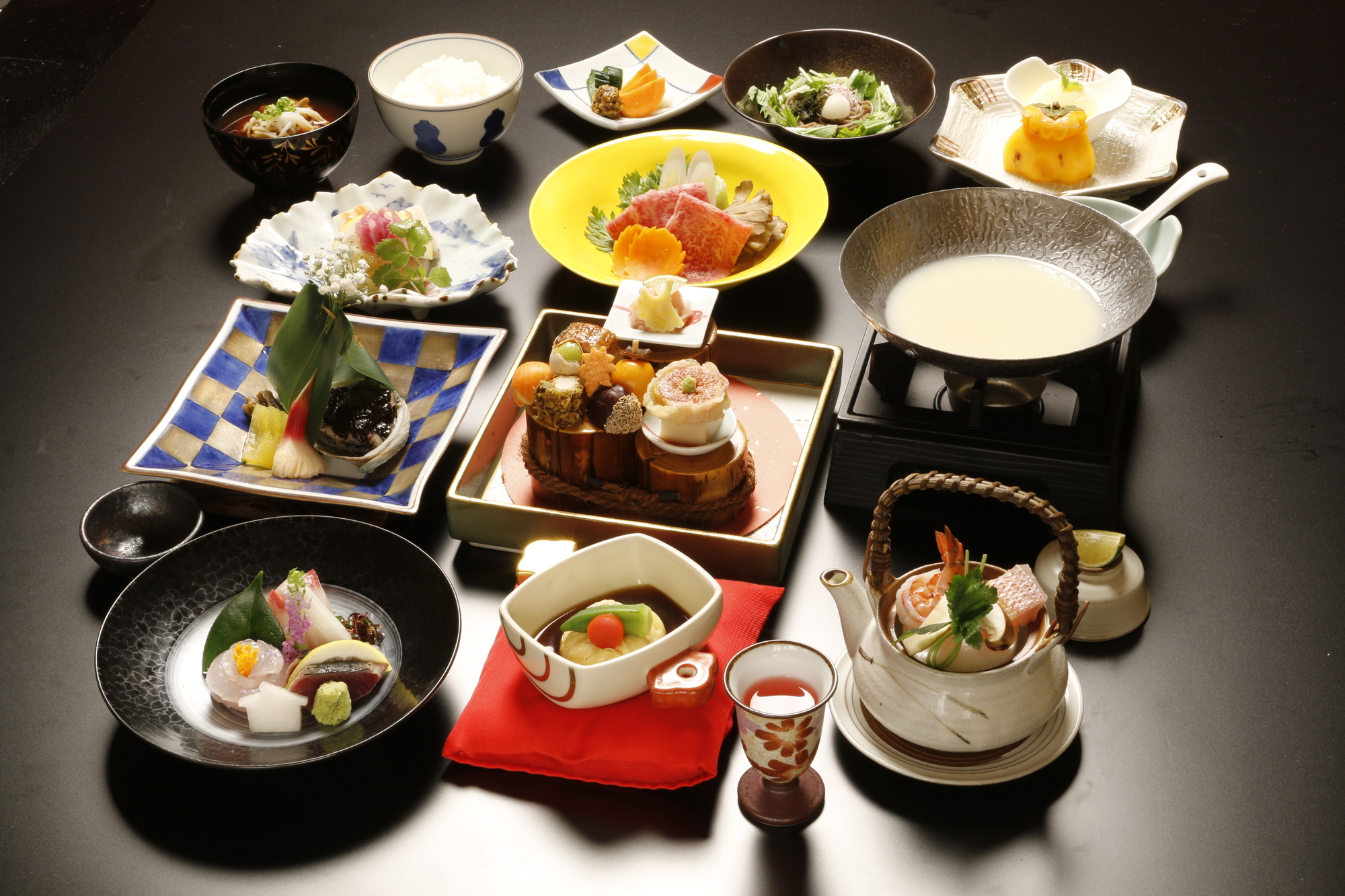 季節により料理内容、調理方法は変更となる場合がございます。