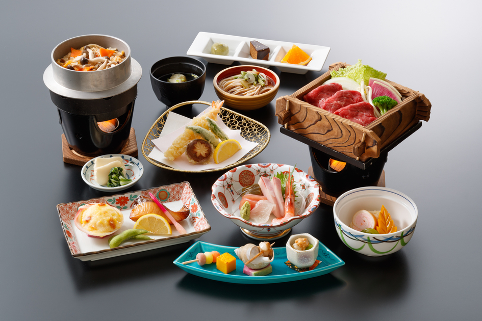 【１泊２食】「暦」季節の会席コース〜海の幸山の幸に舌鼓！温泉でゆったり極楽プラン