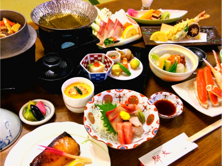 【１泊２食】「暦」季節の会席コース〜海の幸山の幸に舌鼓！温泉でゆったり極楽プラン
