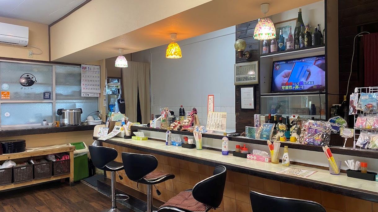 *【食堂】旅の思い出話が弾む、温もりあふれるアットホームな空間です。