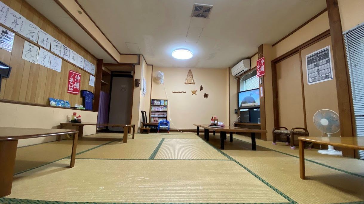 *【食堂】ゆったり広がる畳の空間で、地元の味を気軽に楽しめる温かな食事処です。