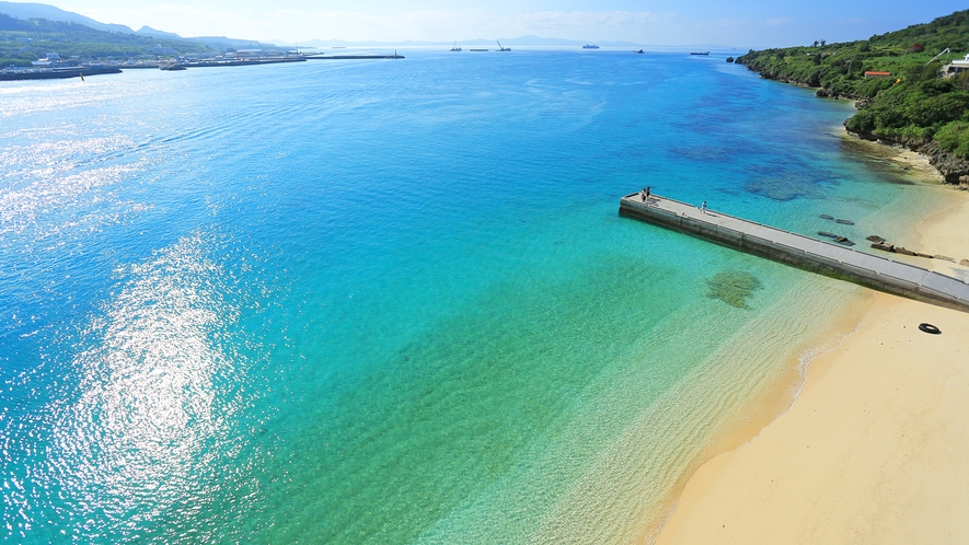 **沖縄本島の中でも透明度の高さで有名な瀬底ビーチ。ゆったりと流れる時間に癒されてください♪