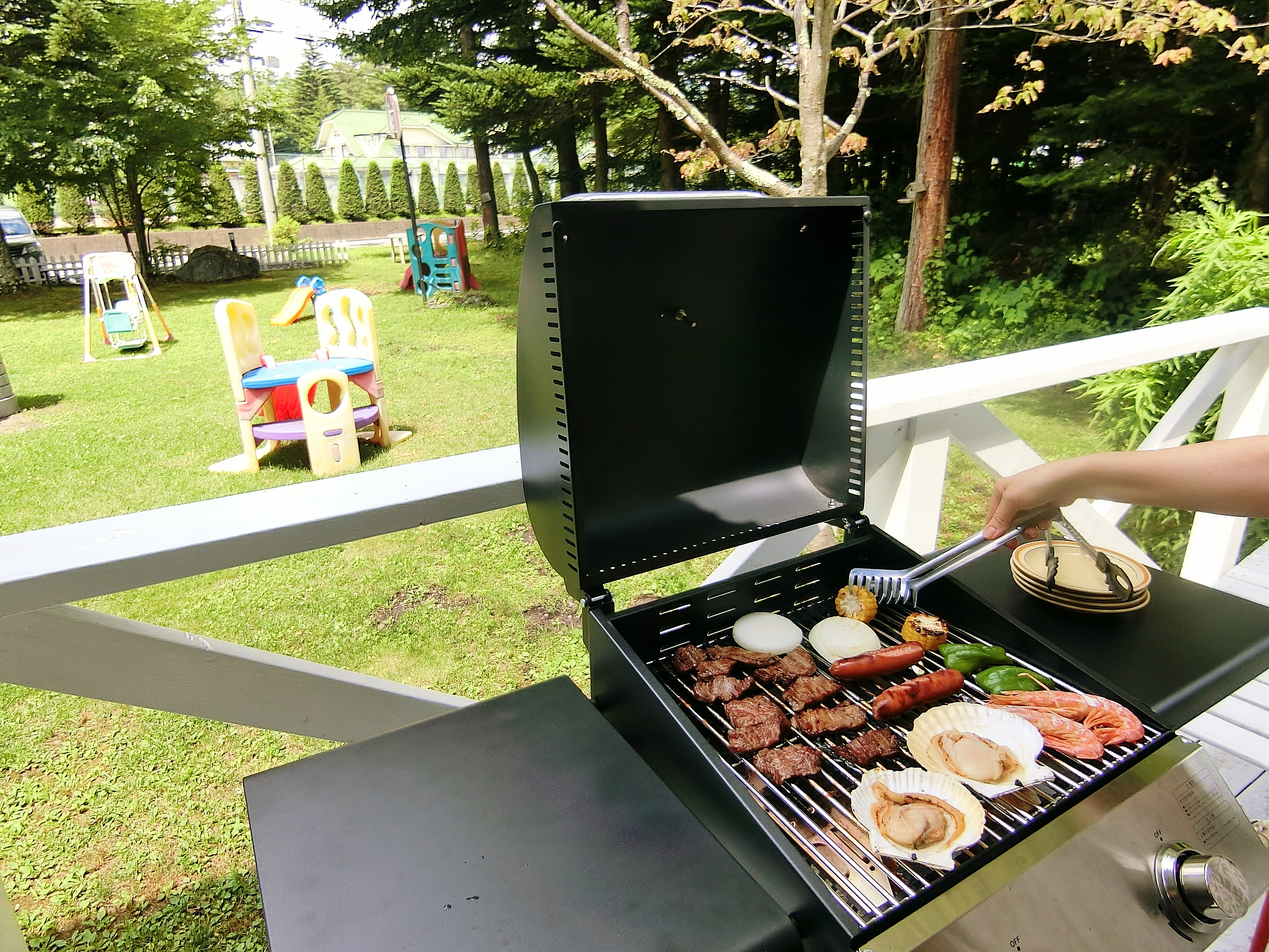 コテージご宿泊：テラスでBBQ