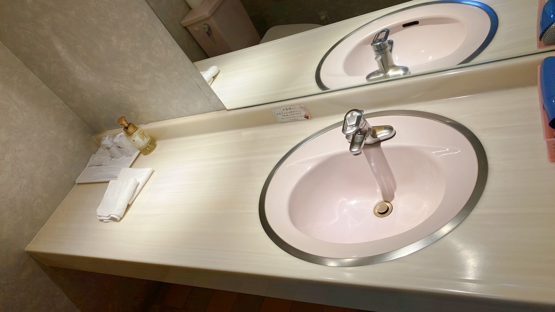 ５階客室（カーペット）洗面台