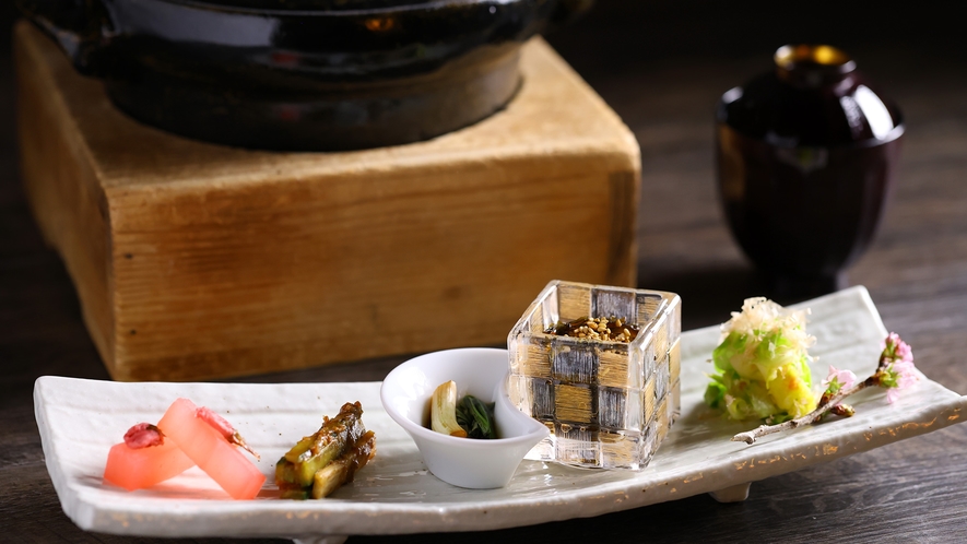 【春のお献立】食事　北海道米ななつぼしを釜炊きで　留椀　香の物
