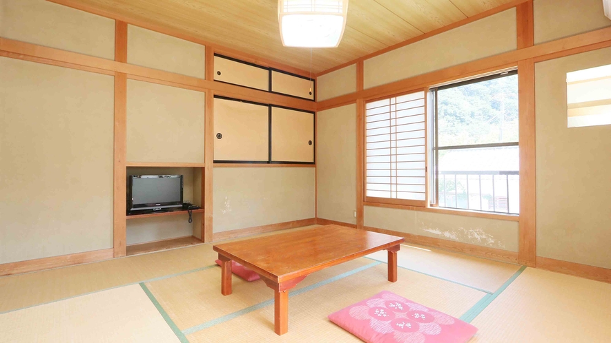 和室8畳◆窓からは戸田の山々を望み、四季の変化を感じることが出来ます