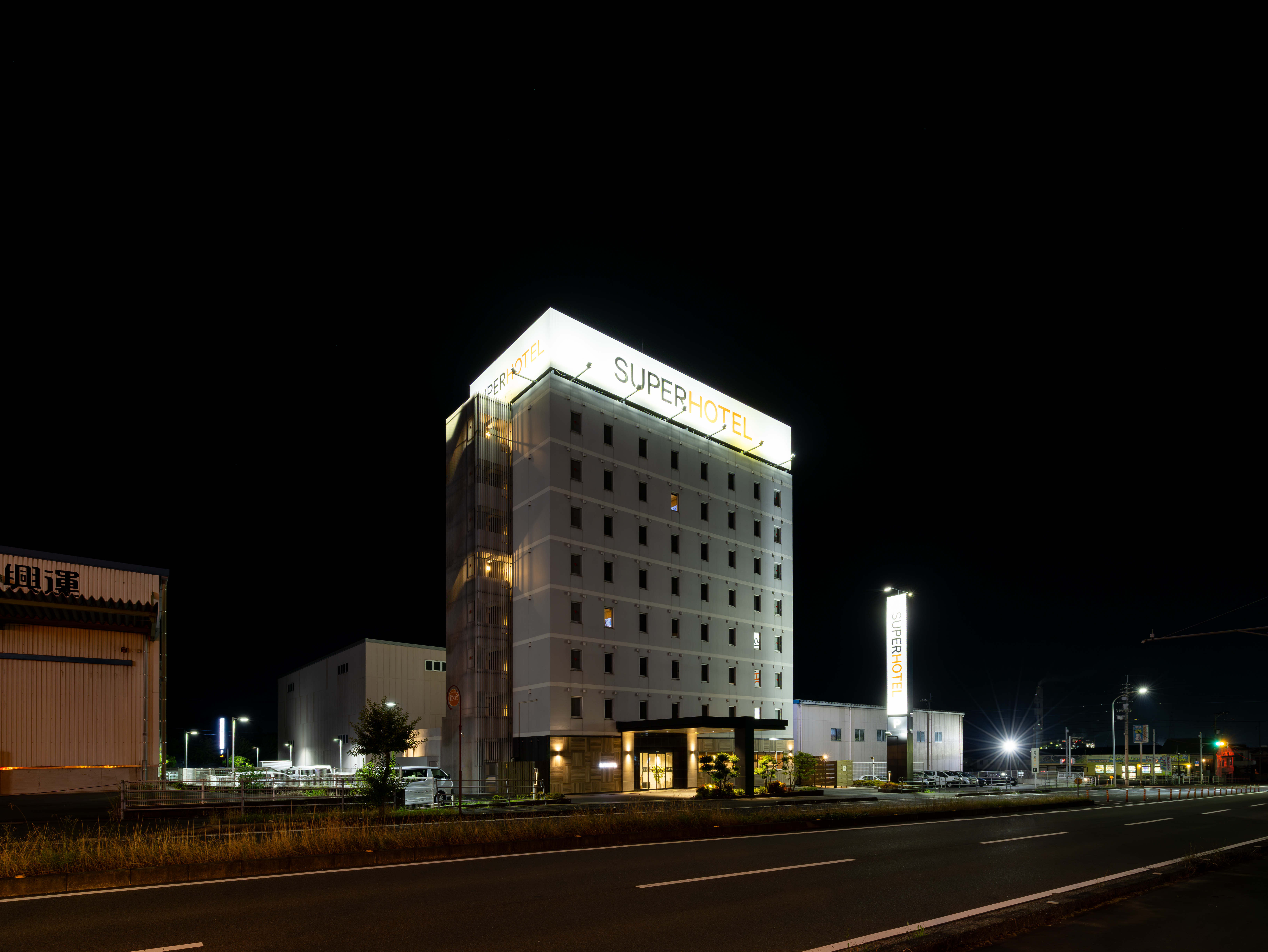 ホテル外観夜１１