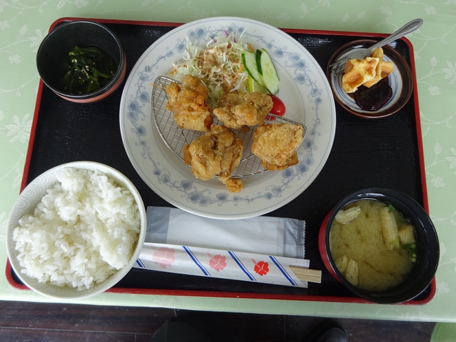 日替わり夕食（唐揚げ定食）