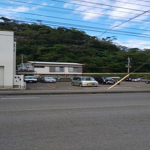 ホテル第五平面駐車場　ホテル表示あり2台分　それ以外は近隣住民駐車場