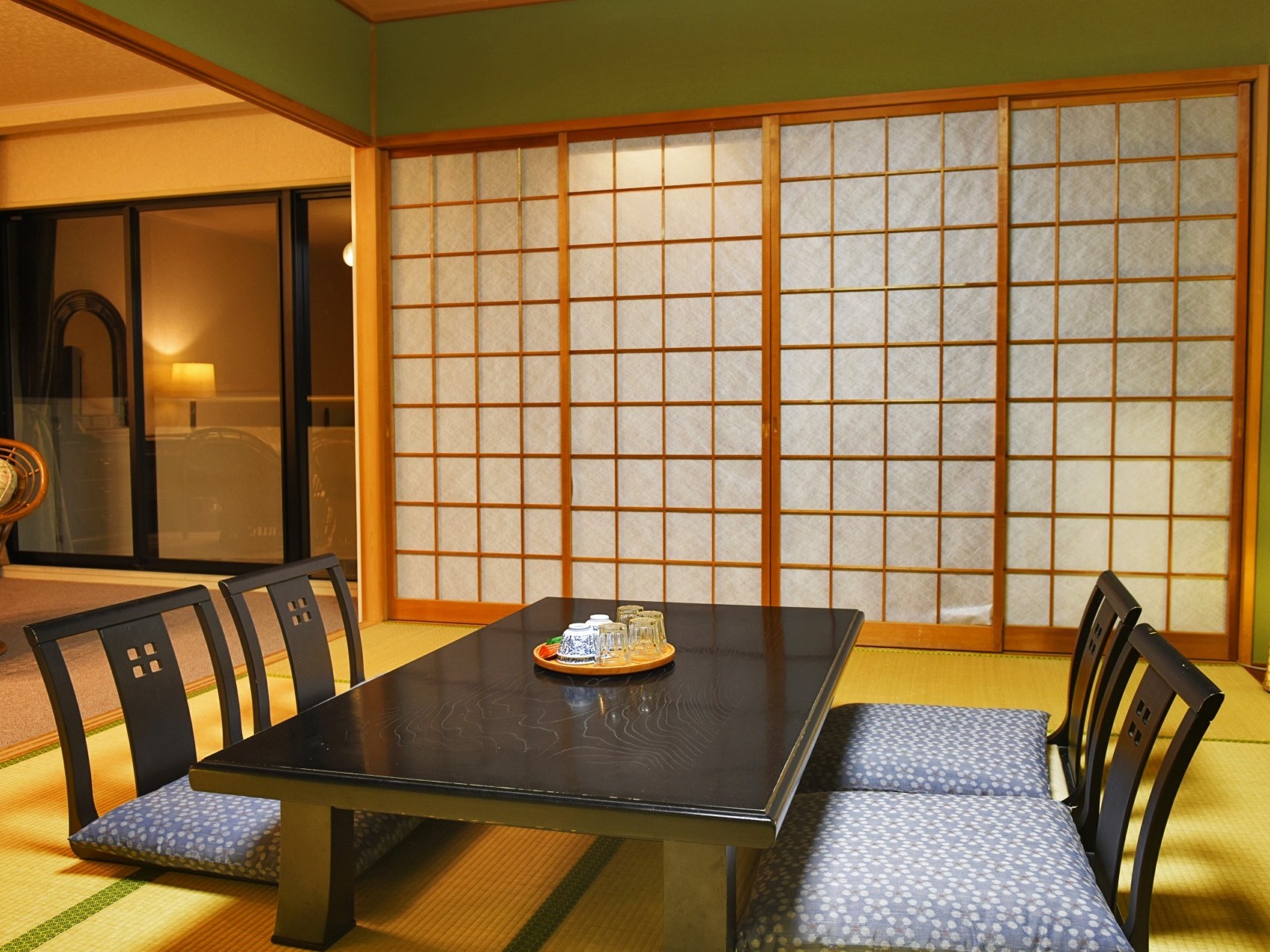 【和洋室】72平米　（洋室36m² + 和室10畳）