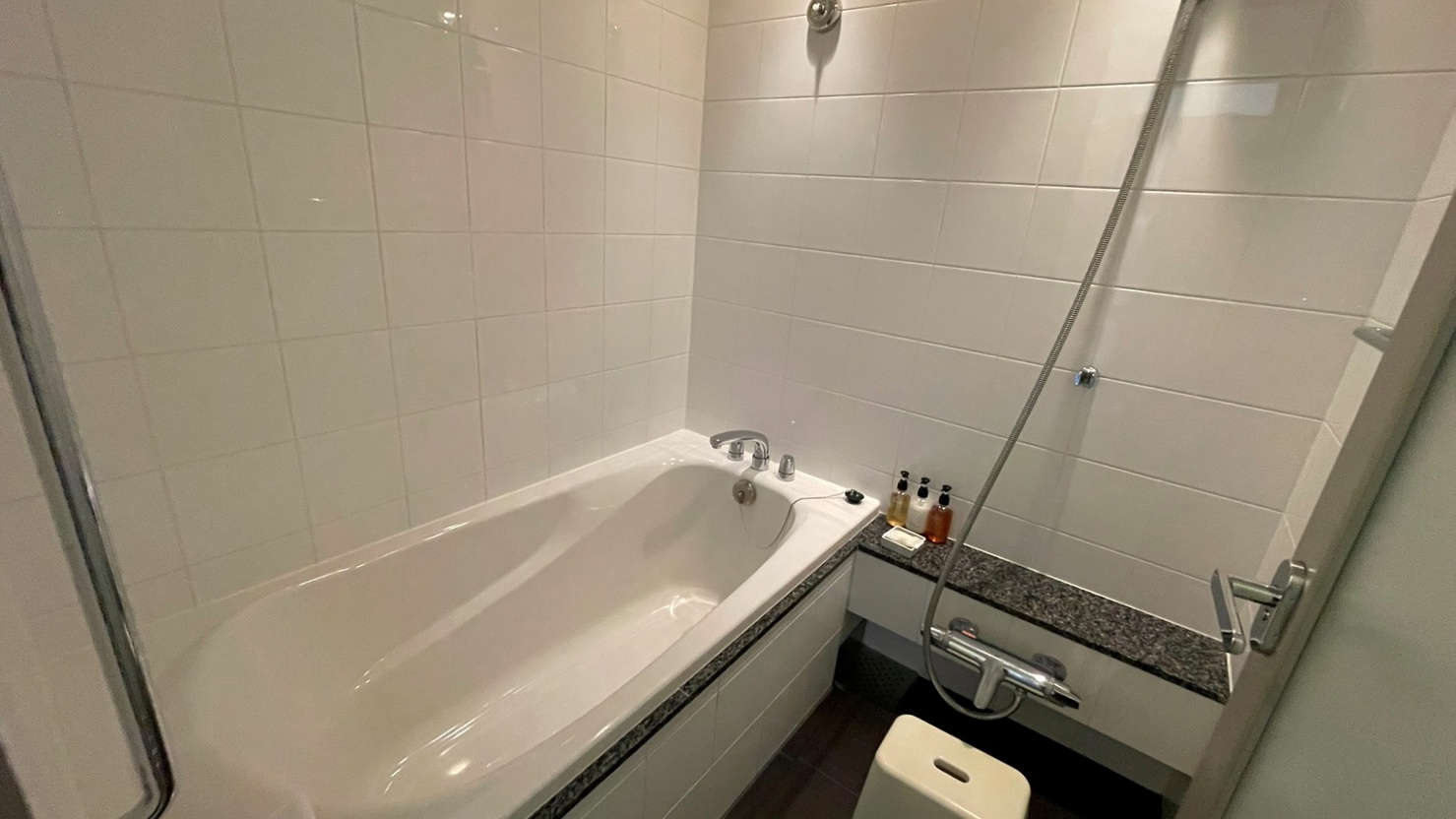 スーペリアルームに備わるお風呂です。トイレ別ですので、ゆったりとご入浴いただけます。 