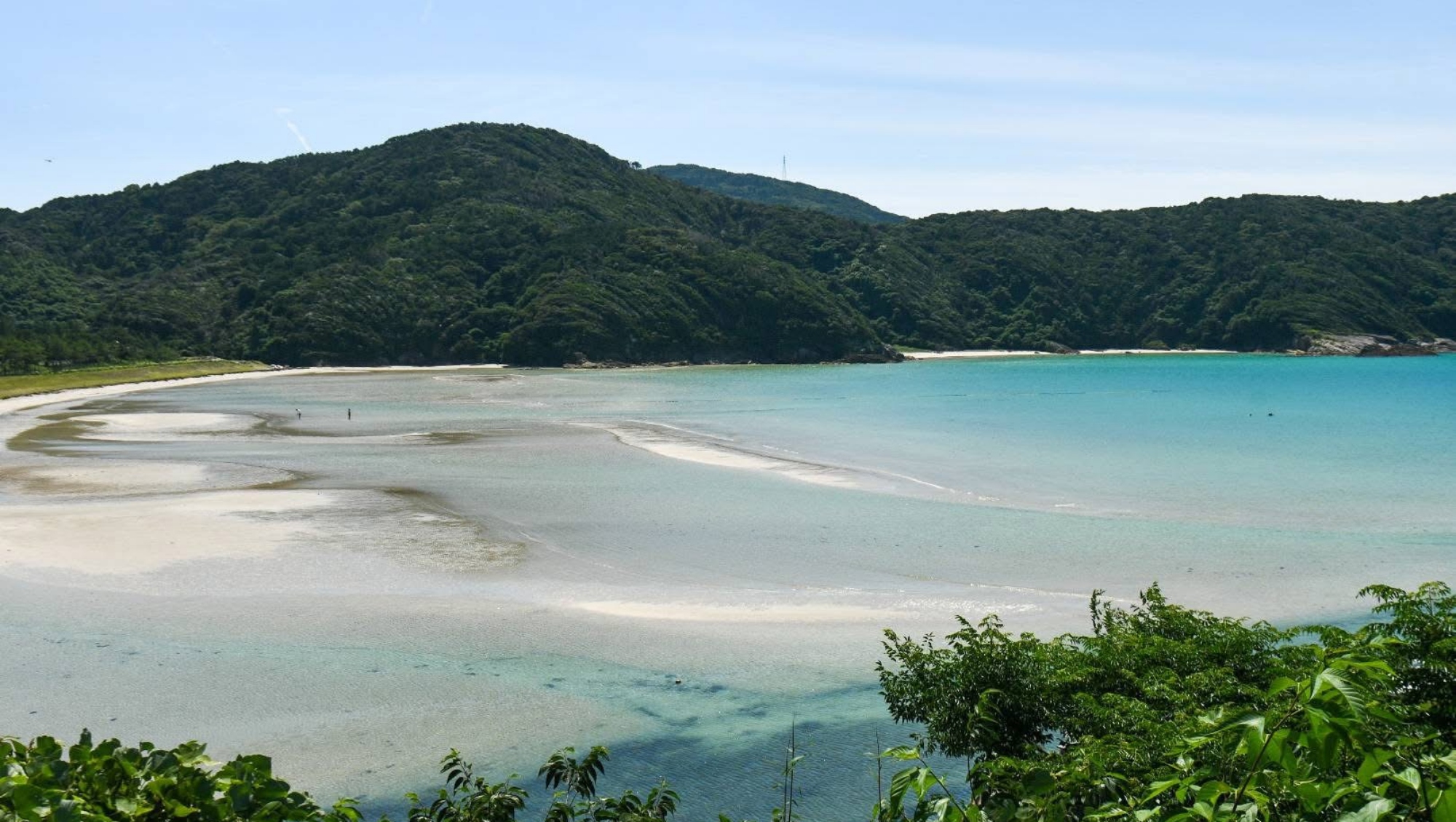 蛤浜海水浴場　白い砂浜と遠浅の海で小さなお子様も安心して楽しめます。(ホテルより車約20分)