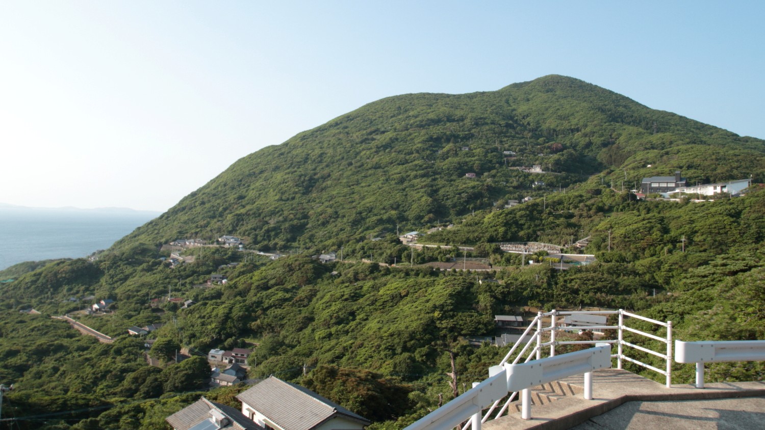 ホテル周辺景観（右側にホテルがございます）