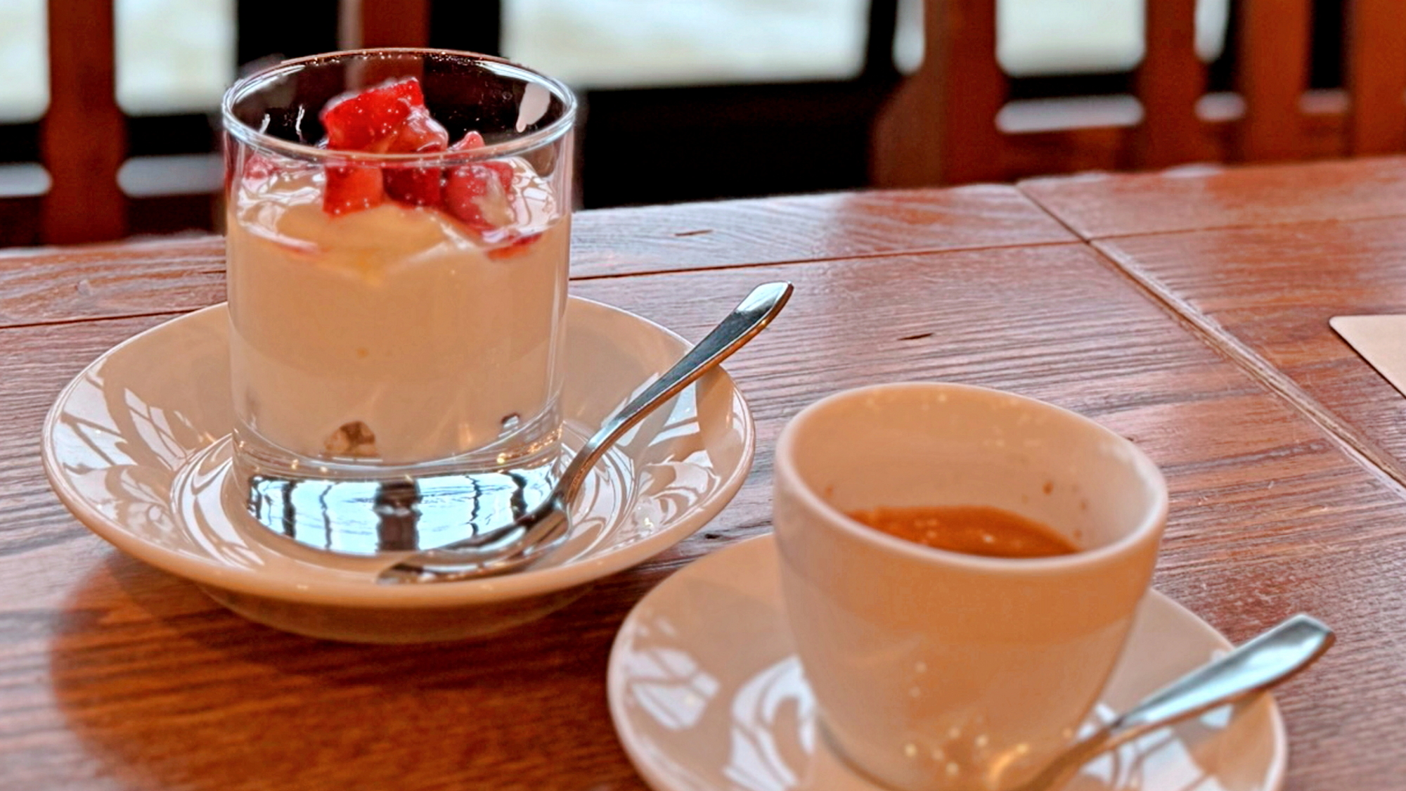 朝食チョイスメニュー「フルーツグラノーラヨーグルト＆エスプレッソ」イメージ