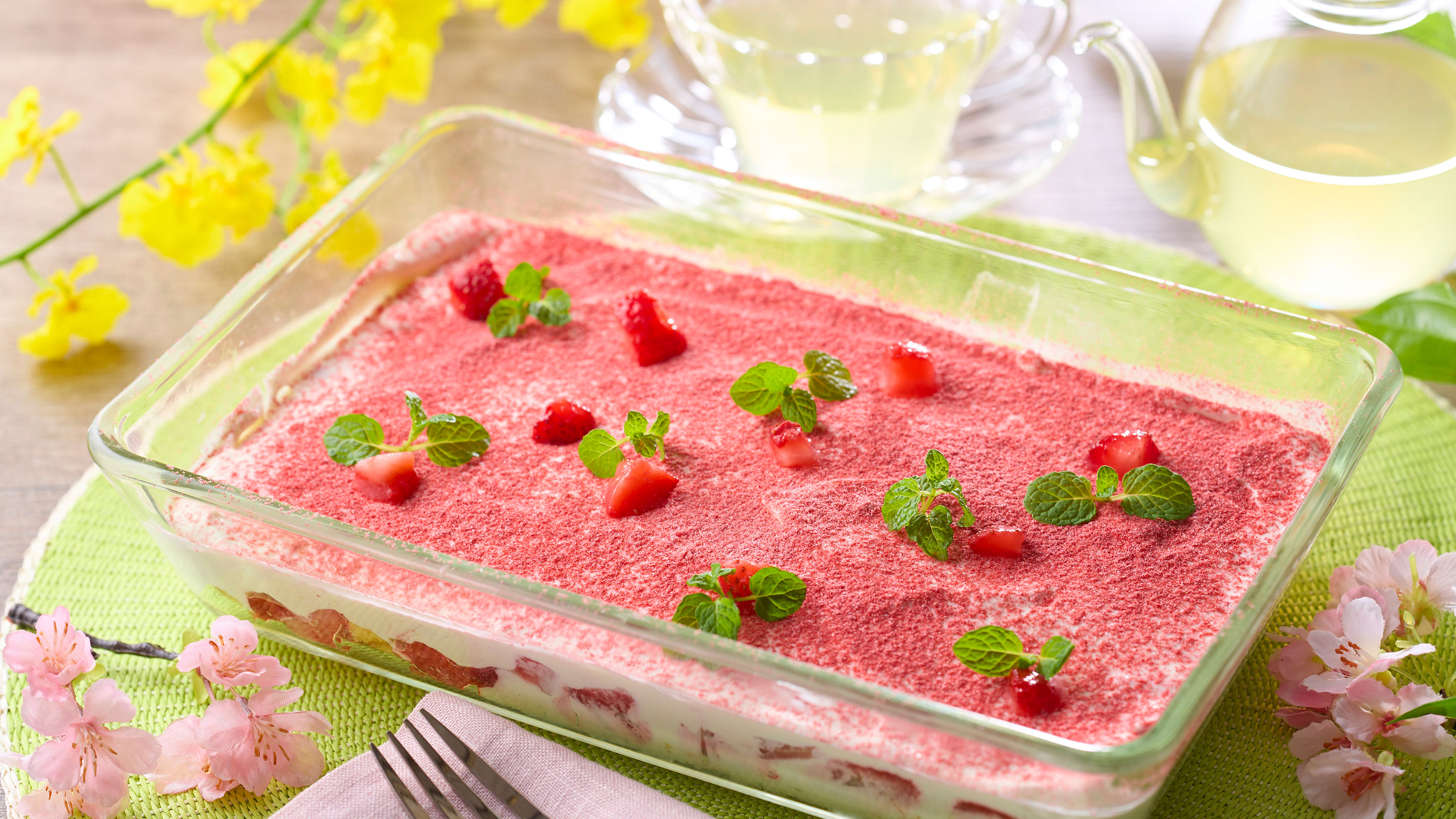 いちごのティラミス（4/15～6/30春のフェアメニュー）　※イメージ