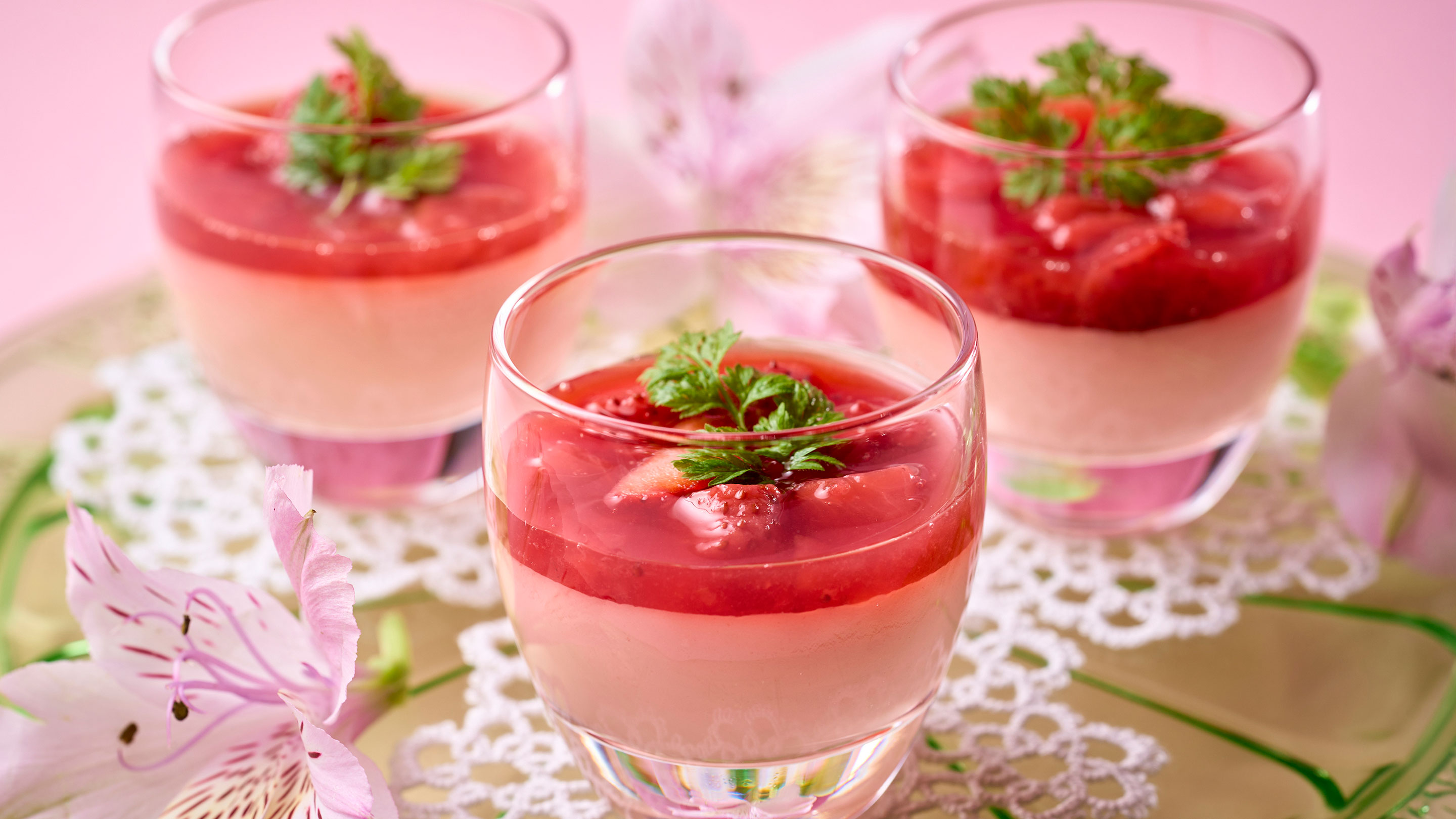 ストロベリープリン（4/15～6/30春のフェアメニュー）　※イメージ