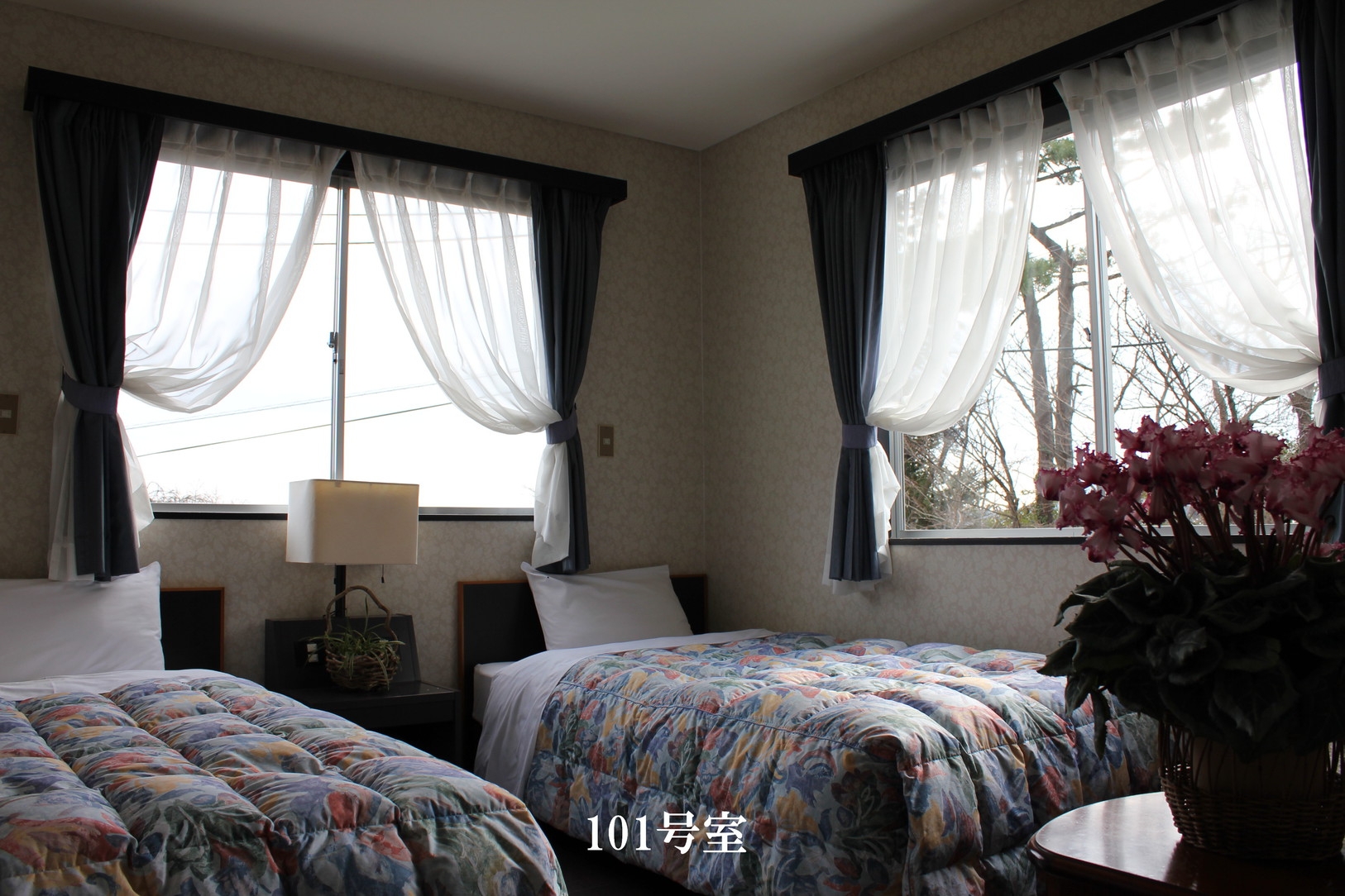 ★貸切天然温泉と　【伊豆七島を望む部屋があります】朝食付　シャワートイレ付（208）    