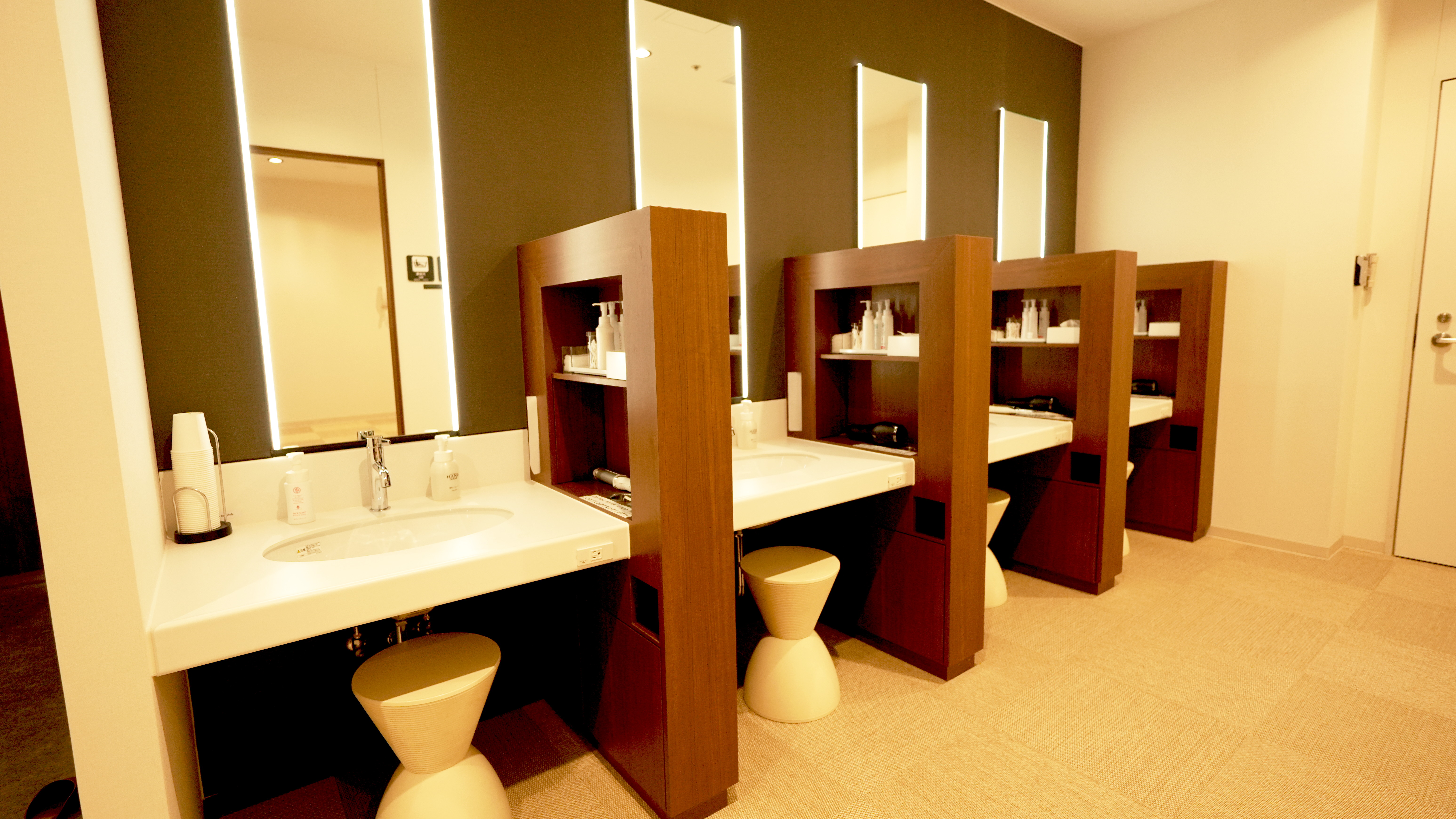 女性用パウダールーム