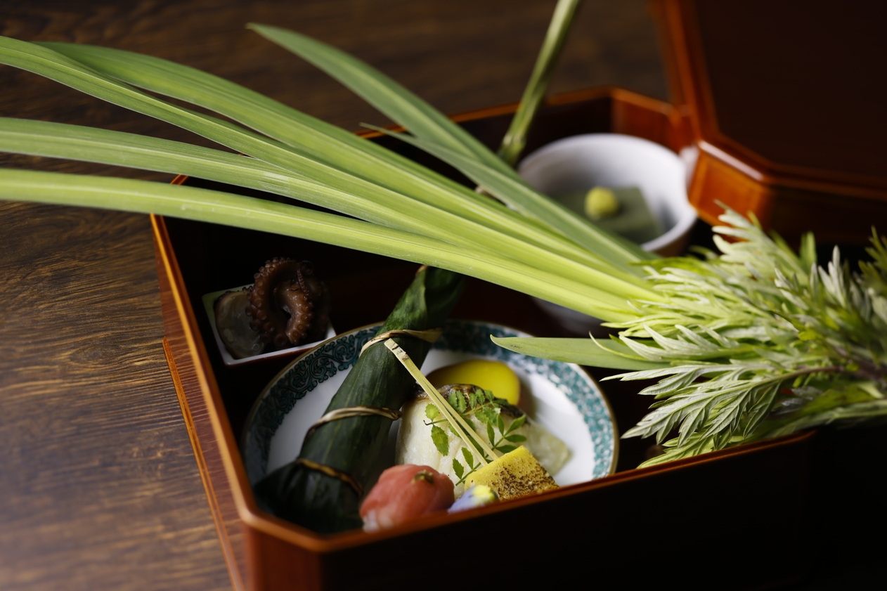 2食付】4名様〜なら京の地酒4合瓶プレゼント！〜3名は徳利で！オーナーシェフの京会席とおばんざい朝食
