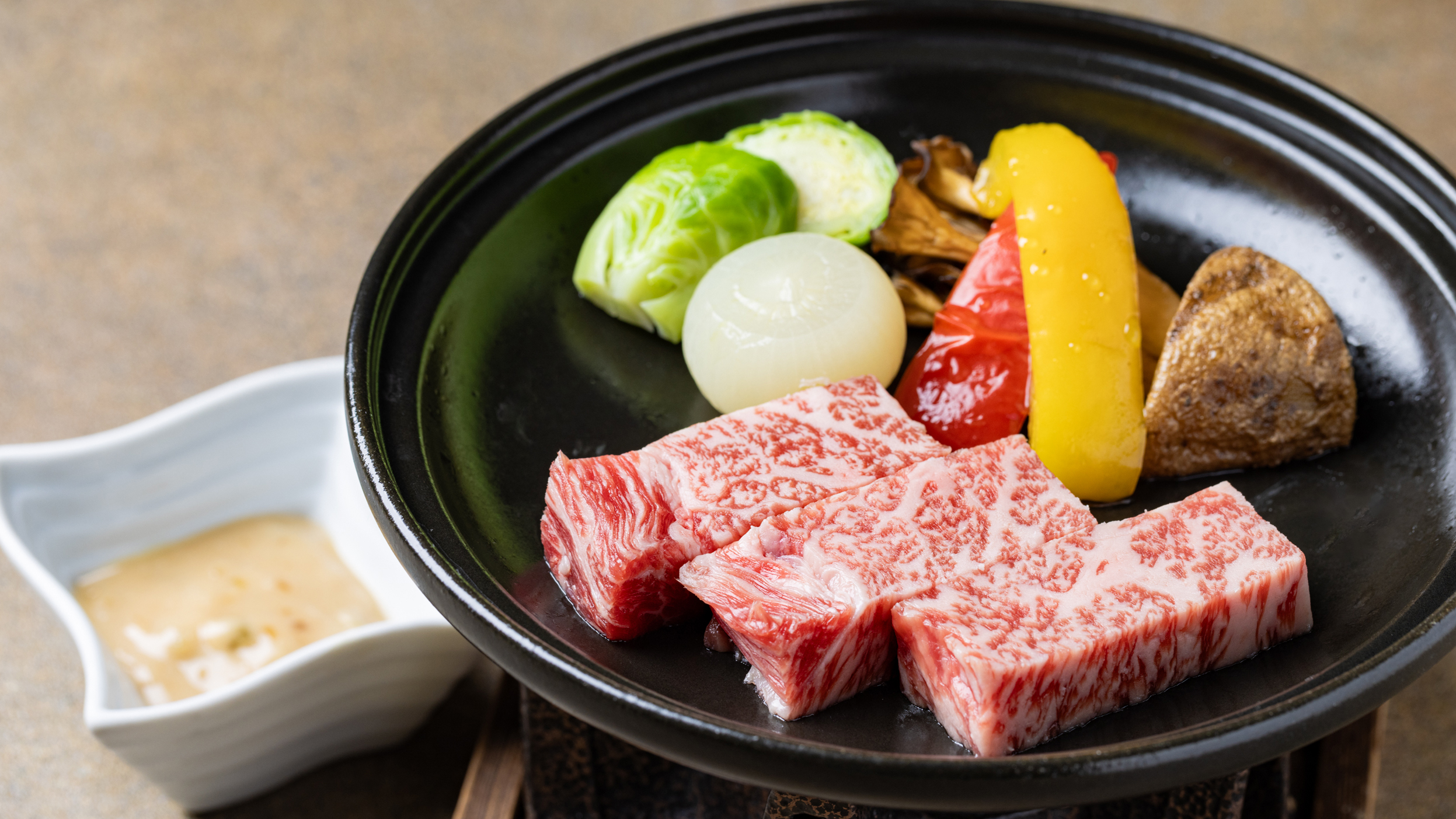 2026年4～5月のメインチョイス：特選和牛静岡育ちの陶板焼き