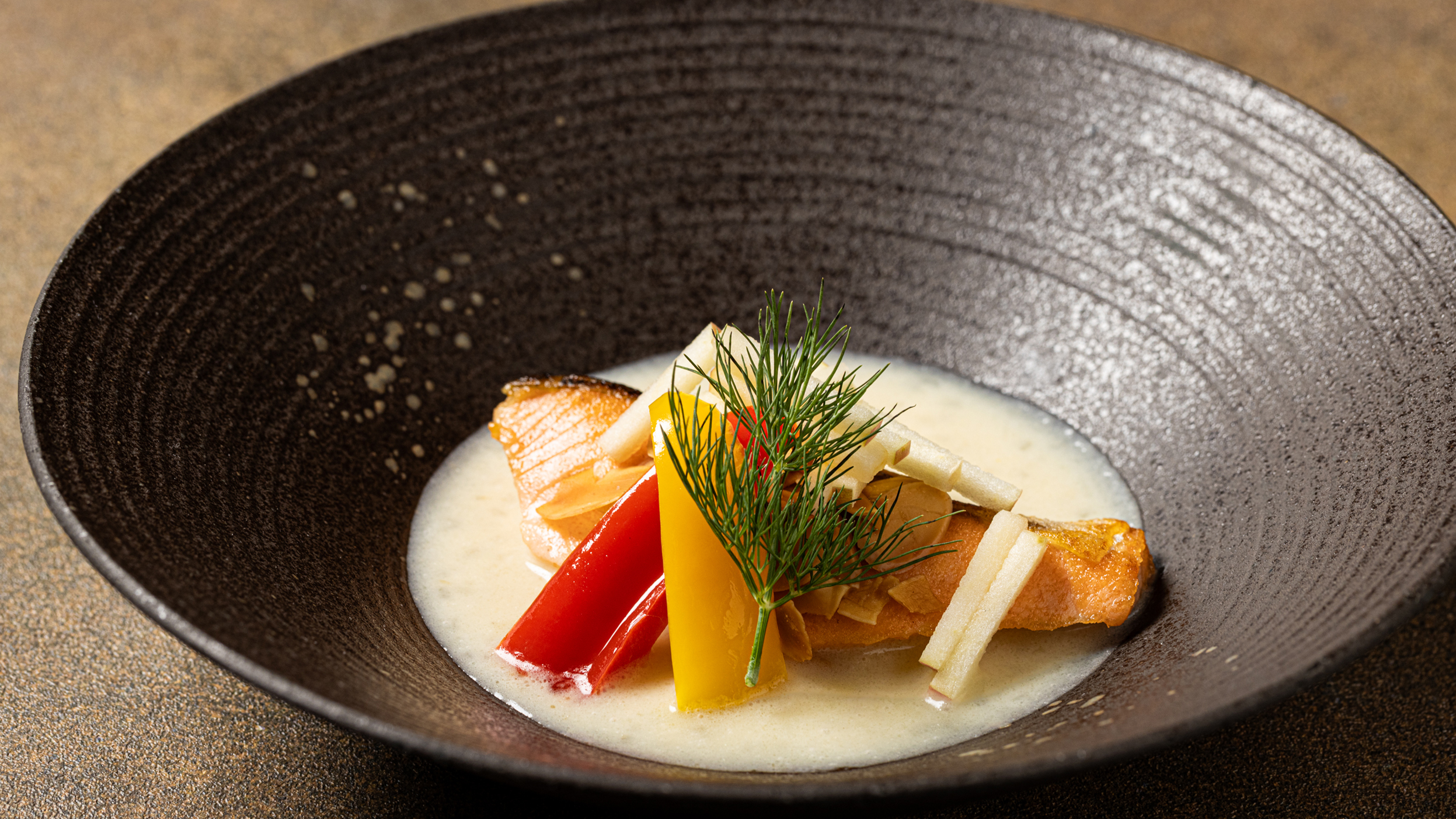 2025年10～11月のメインチョイス：紅富士鱒ソテー和風ブールブランソース　パプリカ　ローストアー