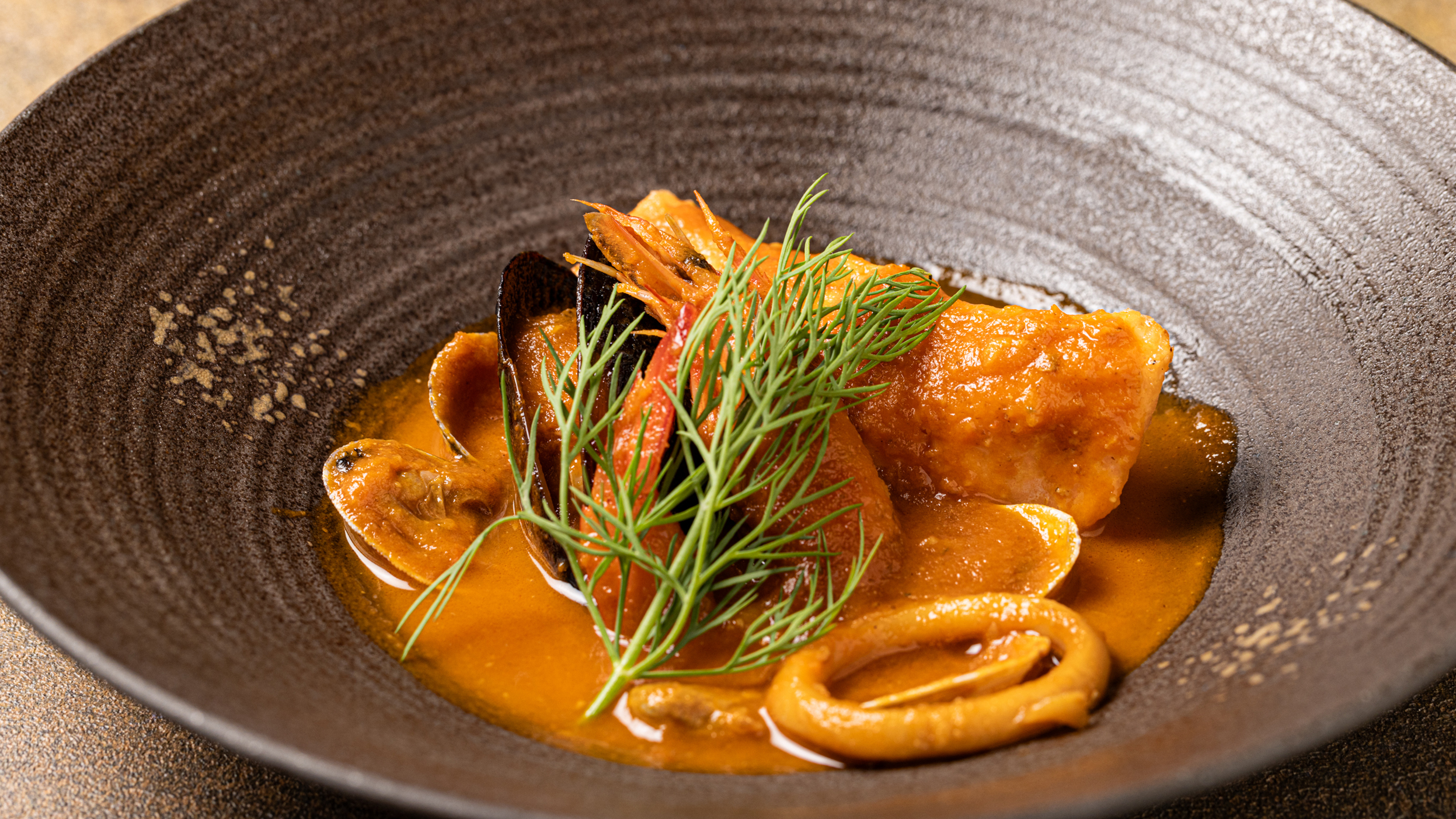 2025年6～7月のメインチョイス：修善寺産アマゴのブイヤベース　ムール貝　いか　浅利　海老