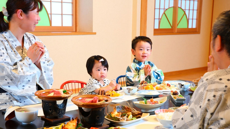 ☆ご家族でごゆっくりとお召し上がりくださいませ。お子様用スプーンや食器もご用意いたしております。