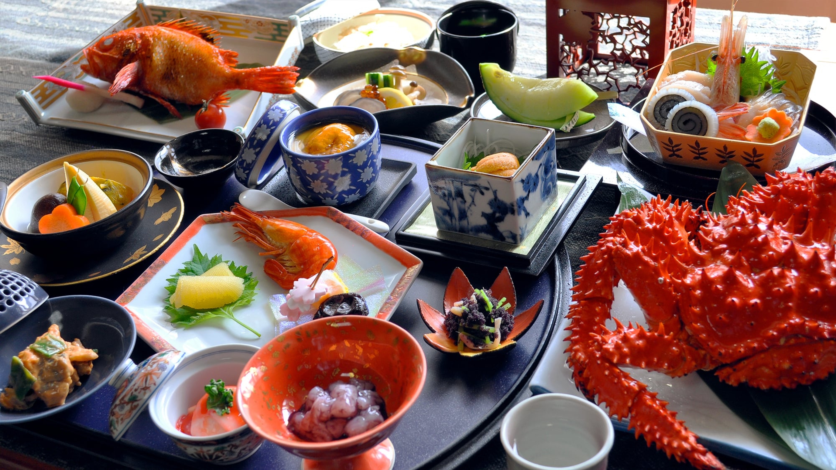 照月旅館の花咲ガニ付き海鮮会席料理