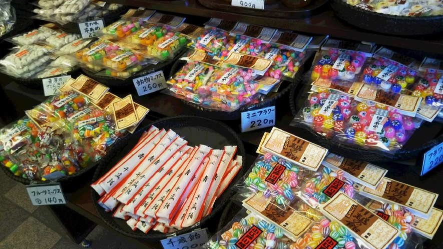 【菓子屋横丁】素朴で懐かしい味のお菓子が人気です。