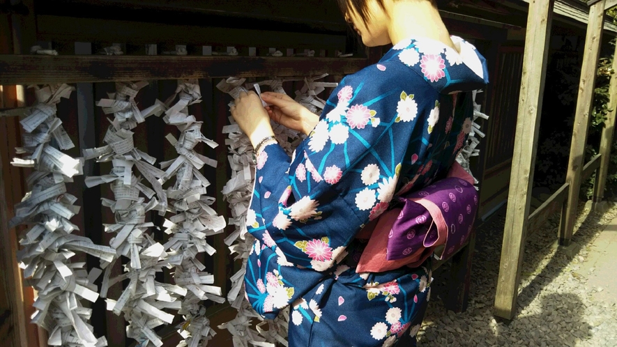 【川越氷川神社】着物で参拝する女性客が多いです。