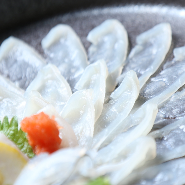 冬の味覚！ふぐ定番料理の１品「てっさ」☆薬味を巻いて♪
