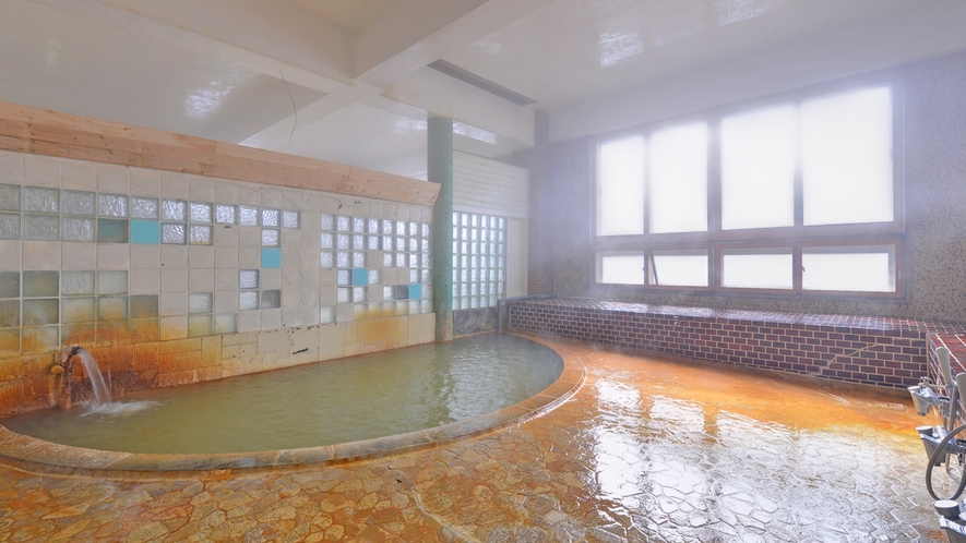 *大浴場/鉄分を多く含む百沢温泉の泉質は、神経痛、リュウマチ、五十肩などに効きます。