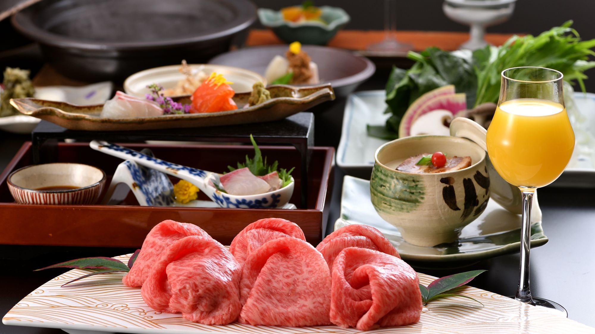 〓美味少量・認証近江牛美味鍋会席〓認証近江牛5つ星の肉質を総料理長自慢のかつお出汁と地元農家の野菜で