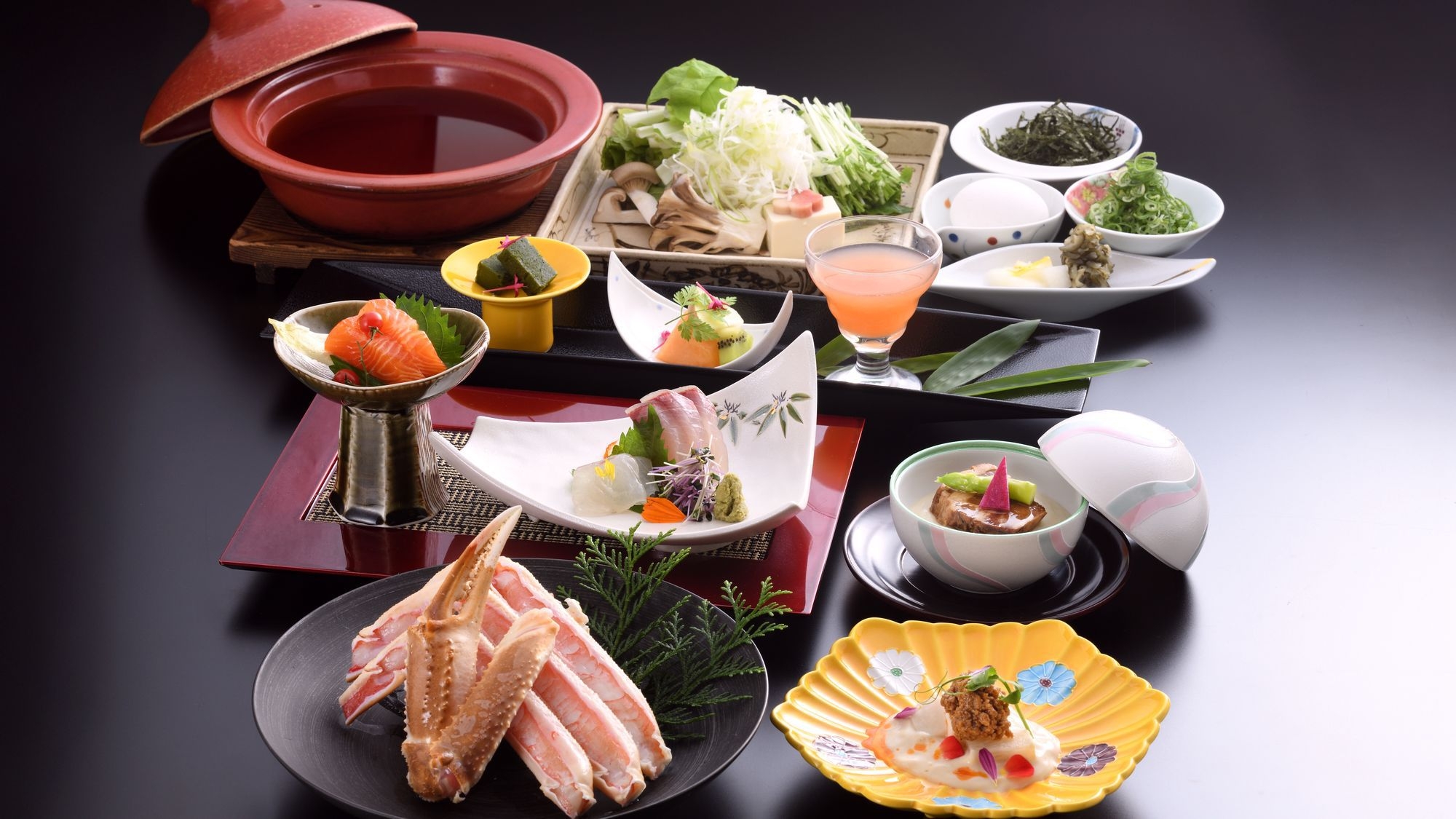 〓ズワイガニの美味鍋会席〓冬の味覚の王様『かに』を総料理長自慢のかつお出汁と地元農家の野菜と共に食す