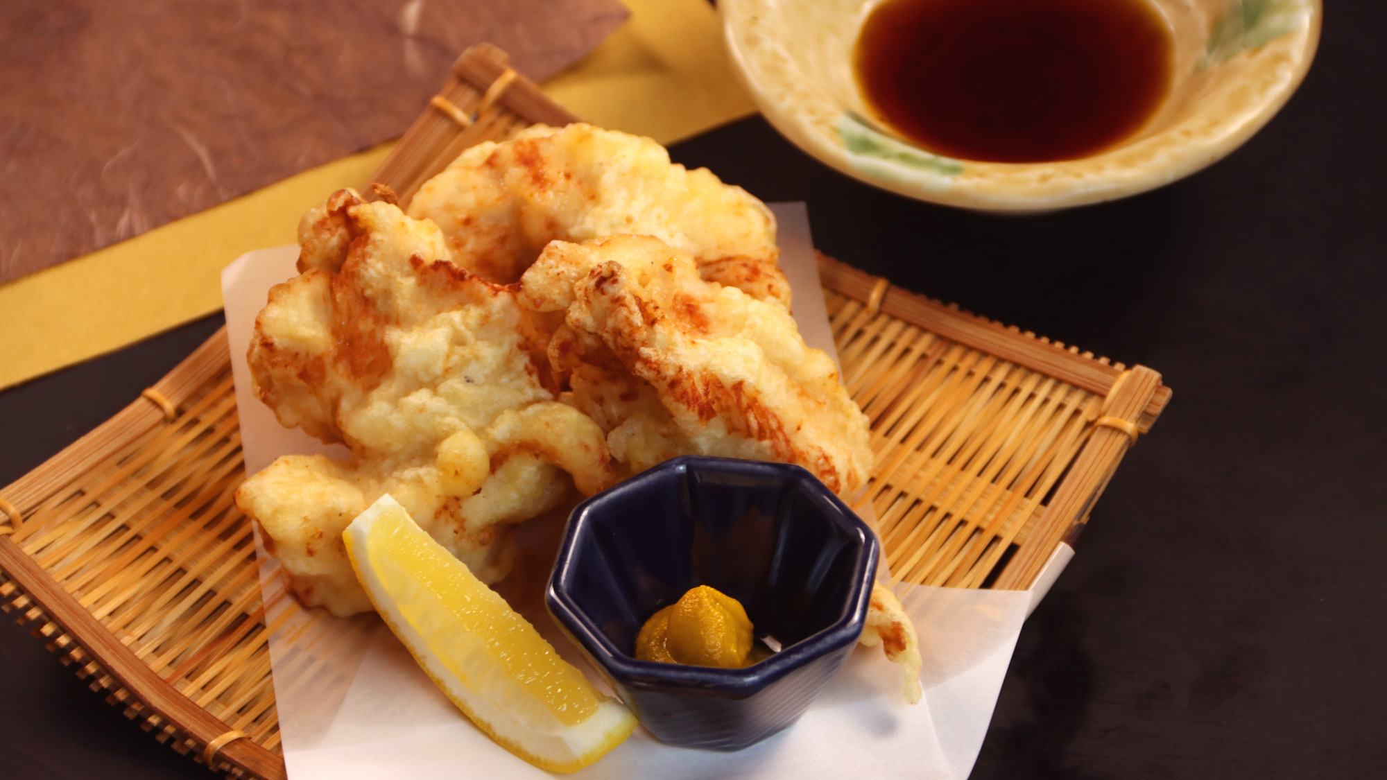 大分名物のとり天はポン酢とからしでピリッとさっぱりどうぞ♪