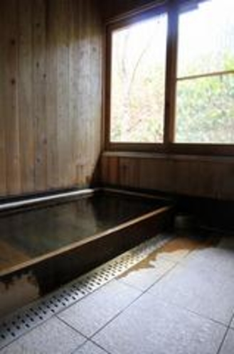 ヒノキ造の内風呂