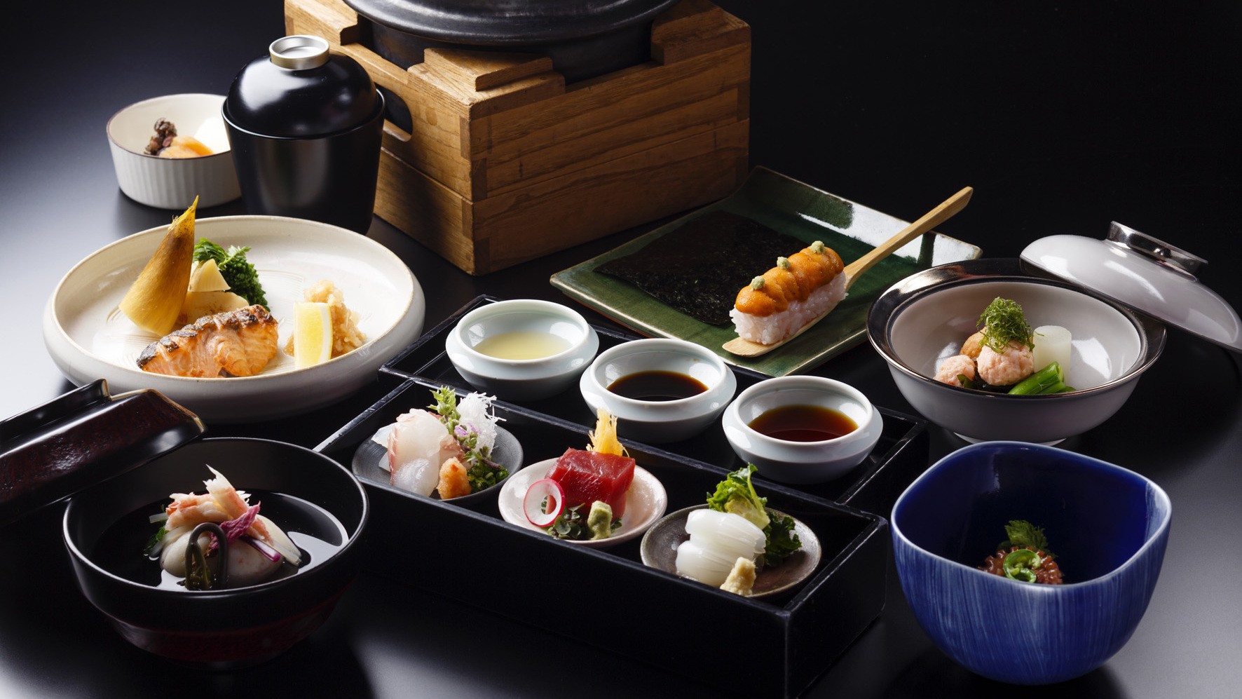 【夕・朝食付】日本の季節を味わう会席ディナー＆100種類以上のアイテムが並ぶ朝食ブッフェ