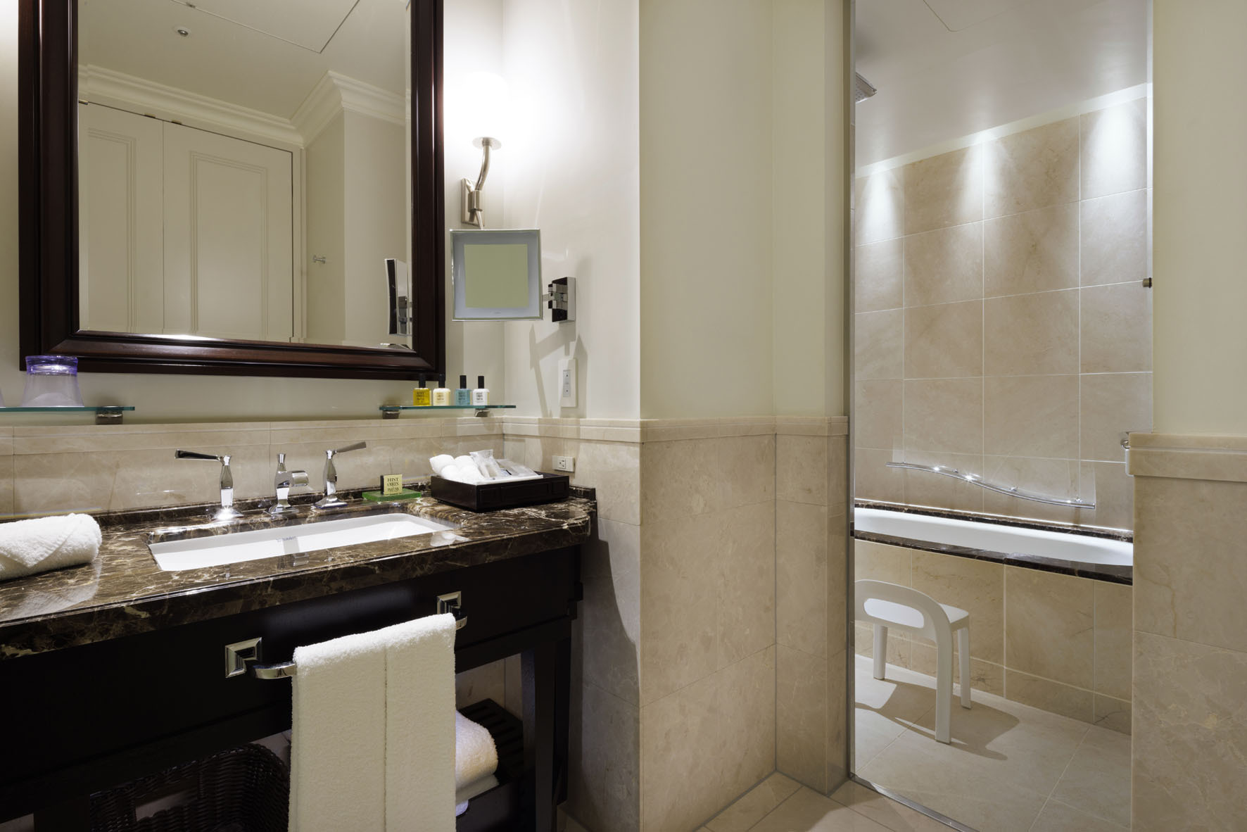 パレスサイドコンフォートキング　バスルームイメージ