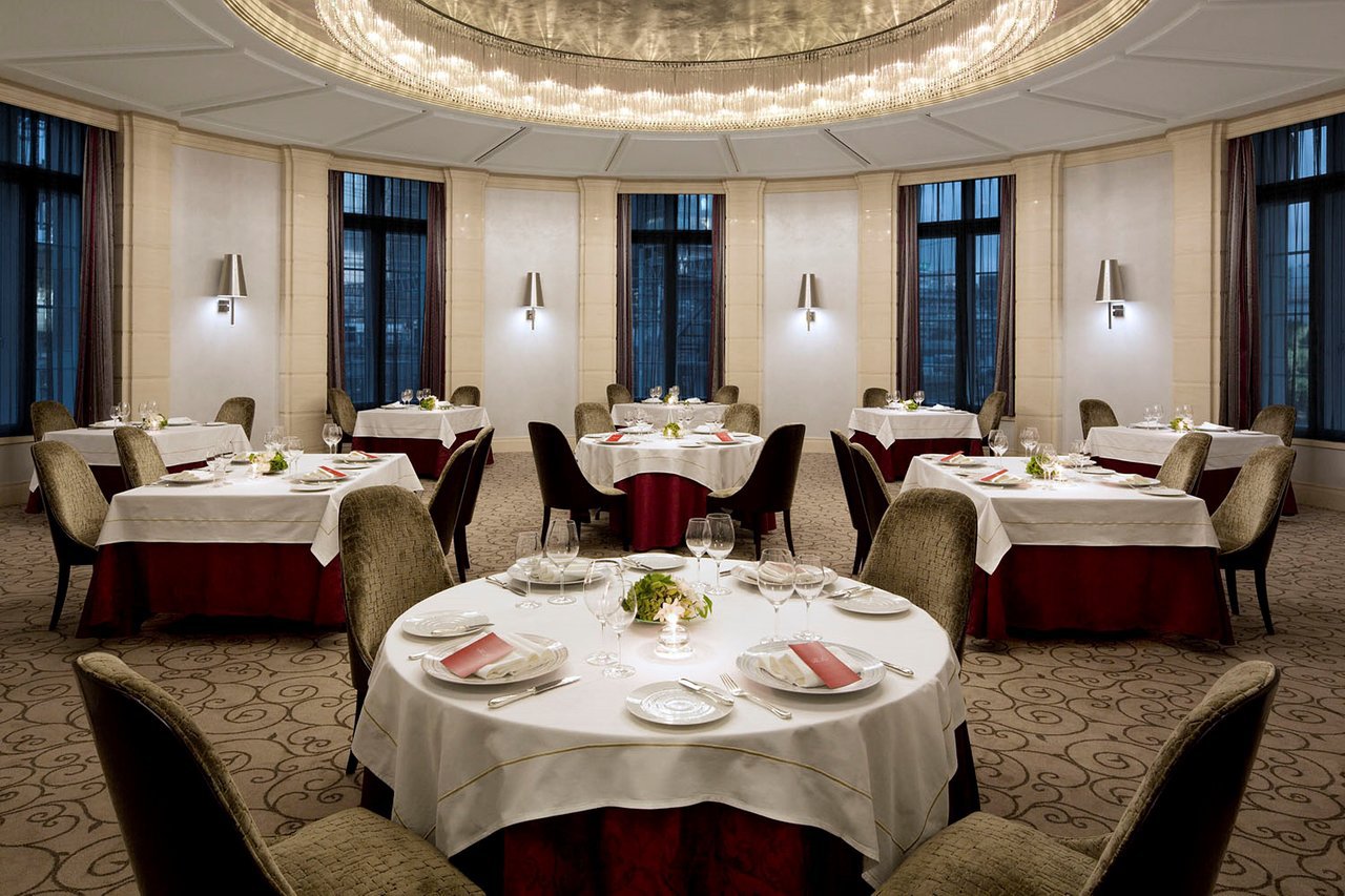 【アニバーサリーステイ】特製ケーキと華やかなお花でお祝い フレンチフルコースディナー付きプラン