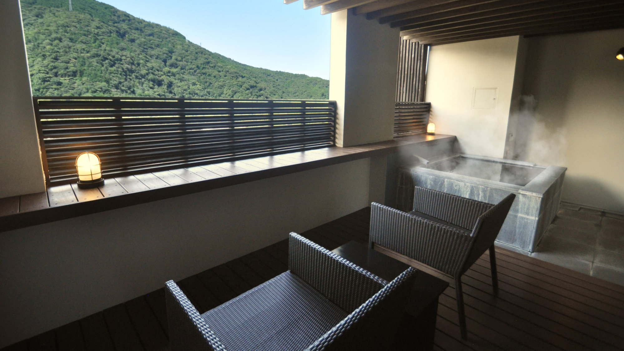 【天然温泉露天風呂付き和洋室】