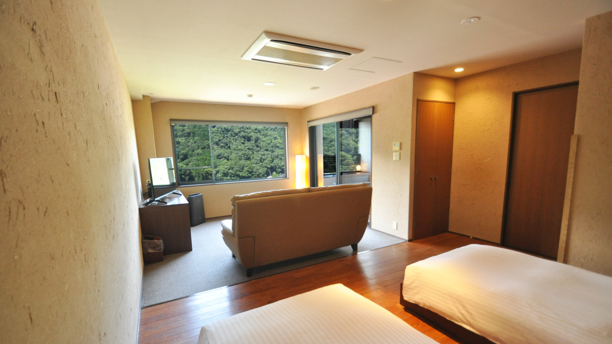 【天然温泉露天風呂付ツインルーム】