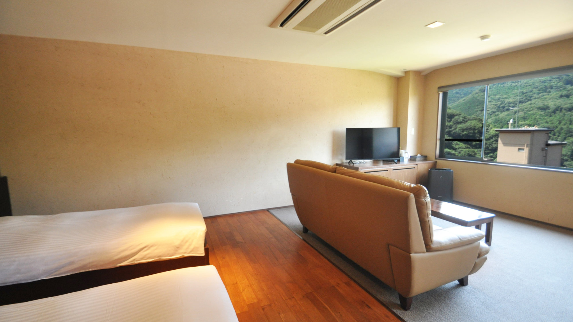 【天然温泉露天風呂付ツインルーム】