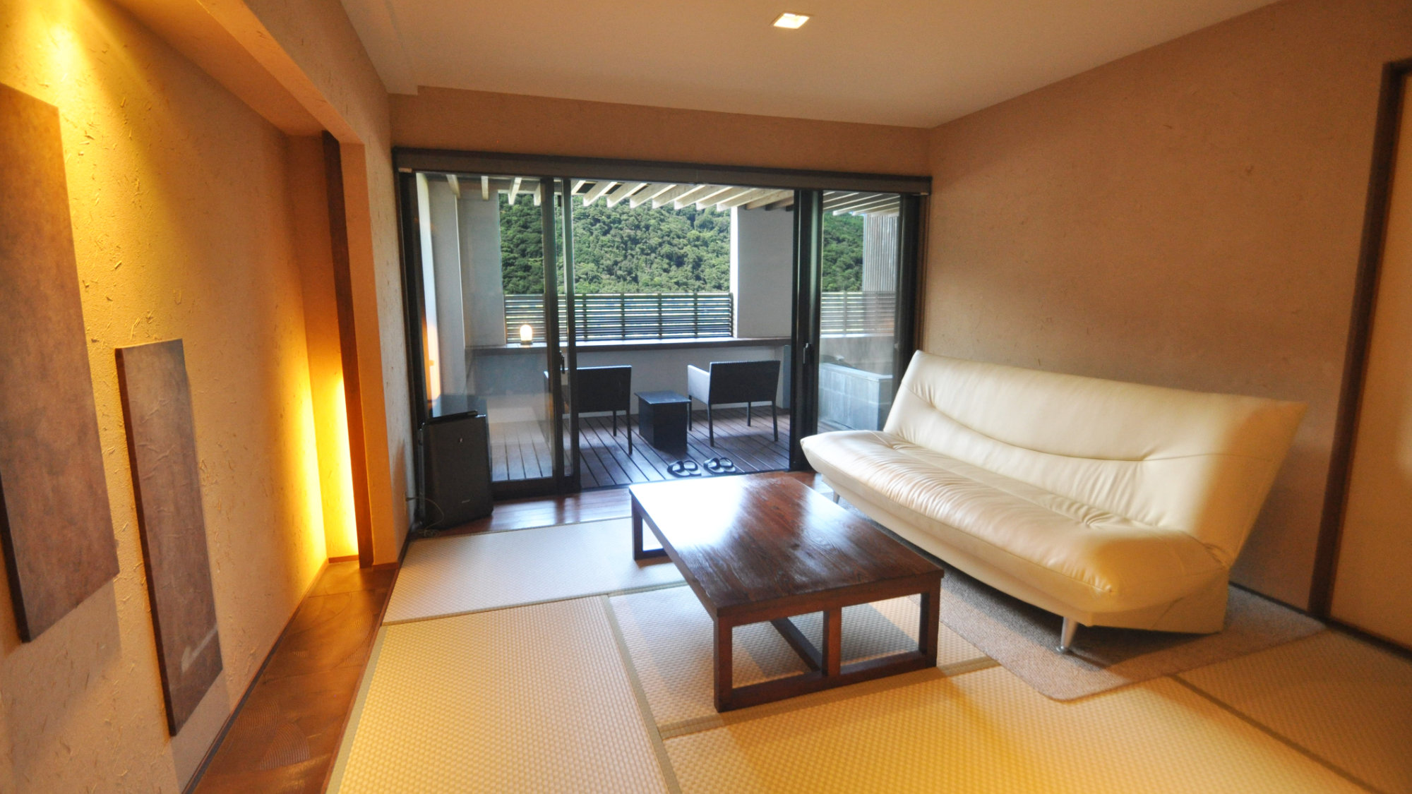 【天然温泉露天風呂付き和洋室】