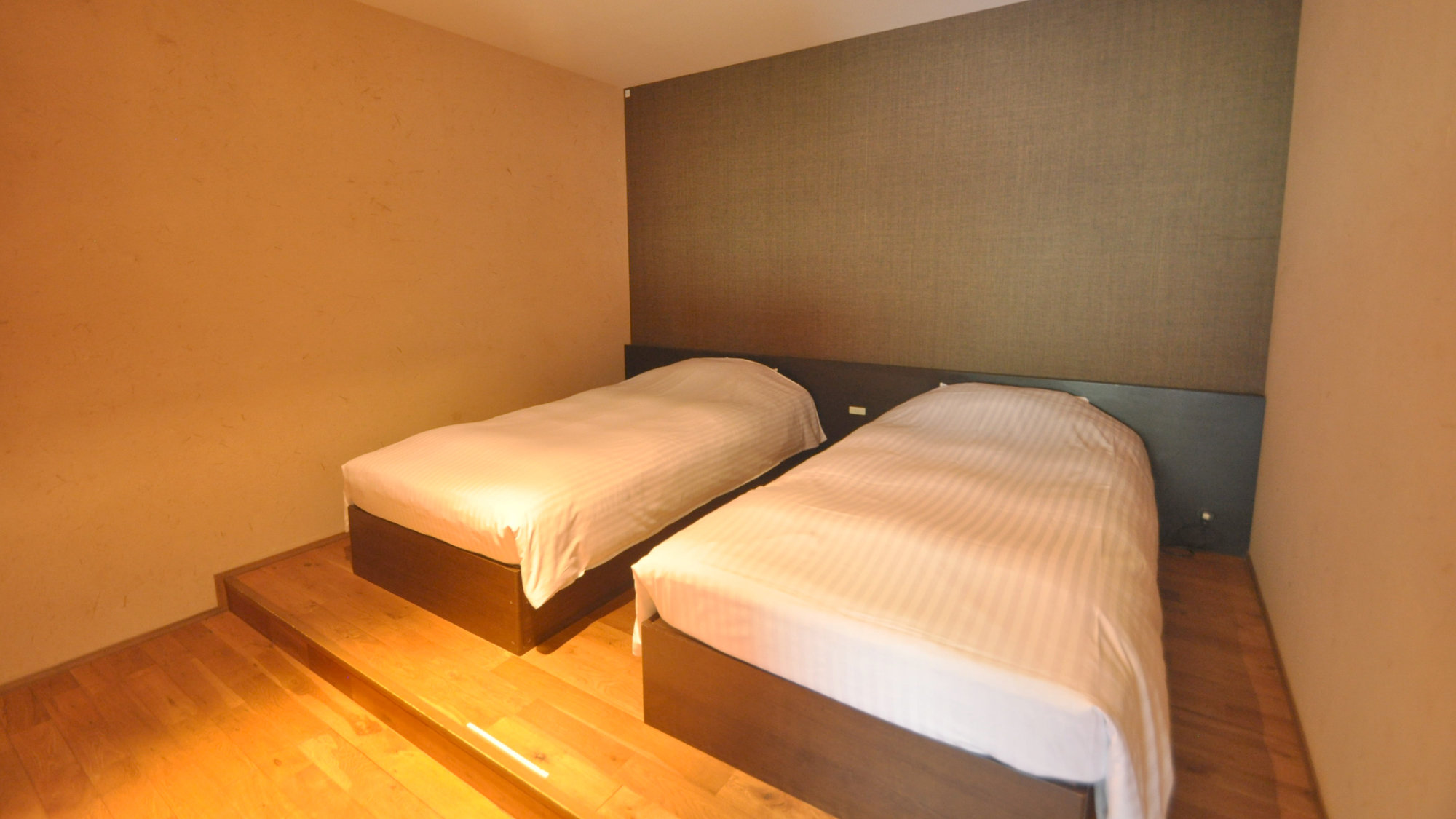 【天然温泉露天風呂付き和洋室】