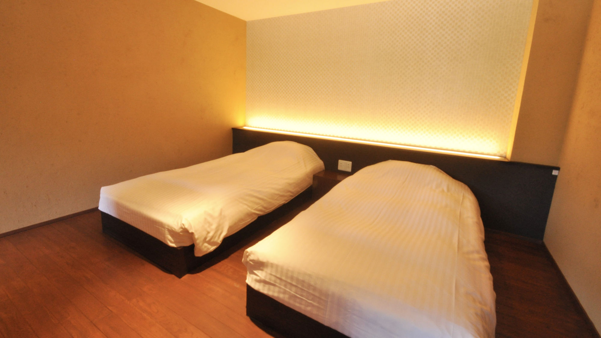 【最上階デラックスツイン】アウターリビングのあるDXツインルーム。天然温泉の露天風呂付き。