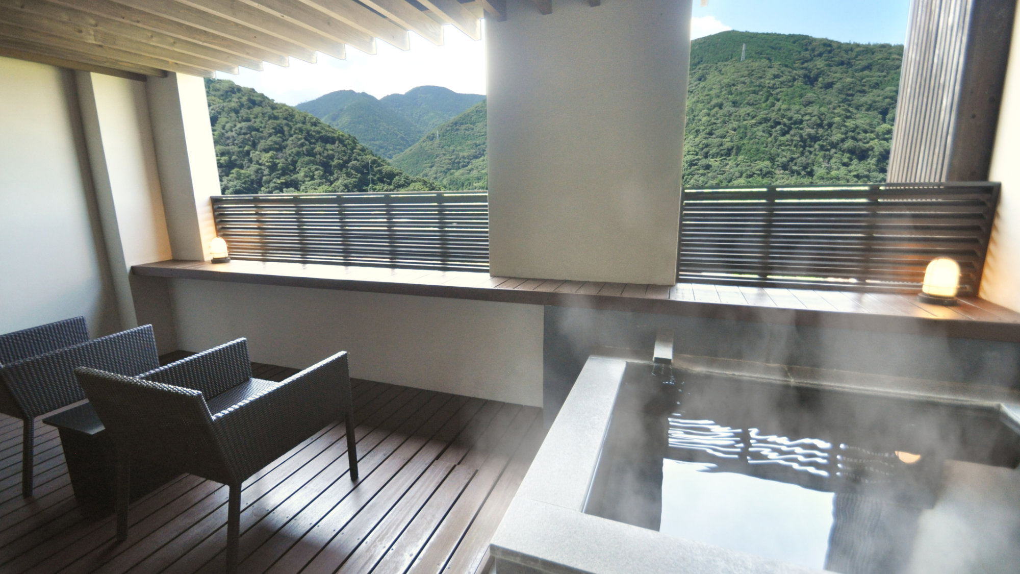 【天然温泉露天風呂付き和洋室】