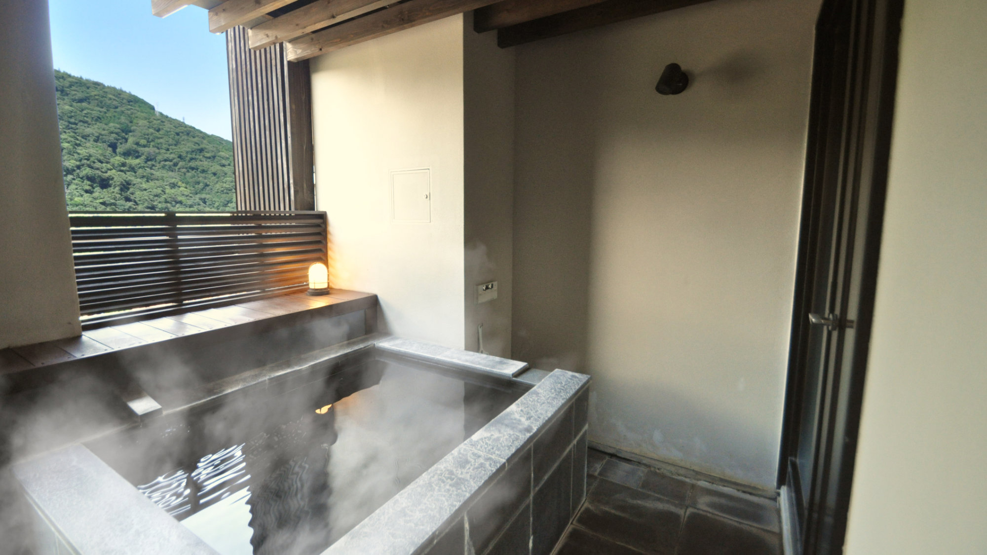 【天然温泉露天風呂付ツインルーム】