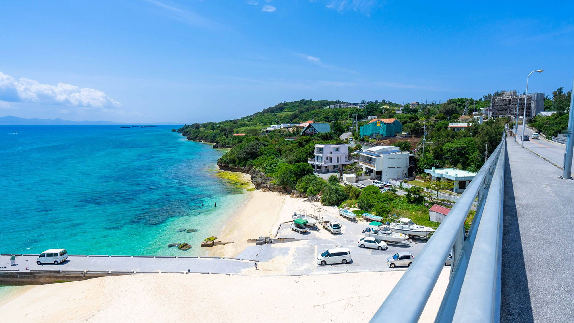 【瀬底島の夏旅】最大10名｜海まで徒歩5分・プール付き一棟貸しヴィラ