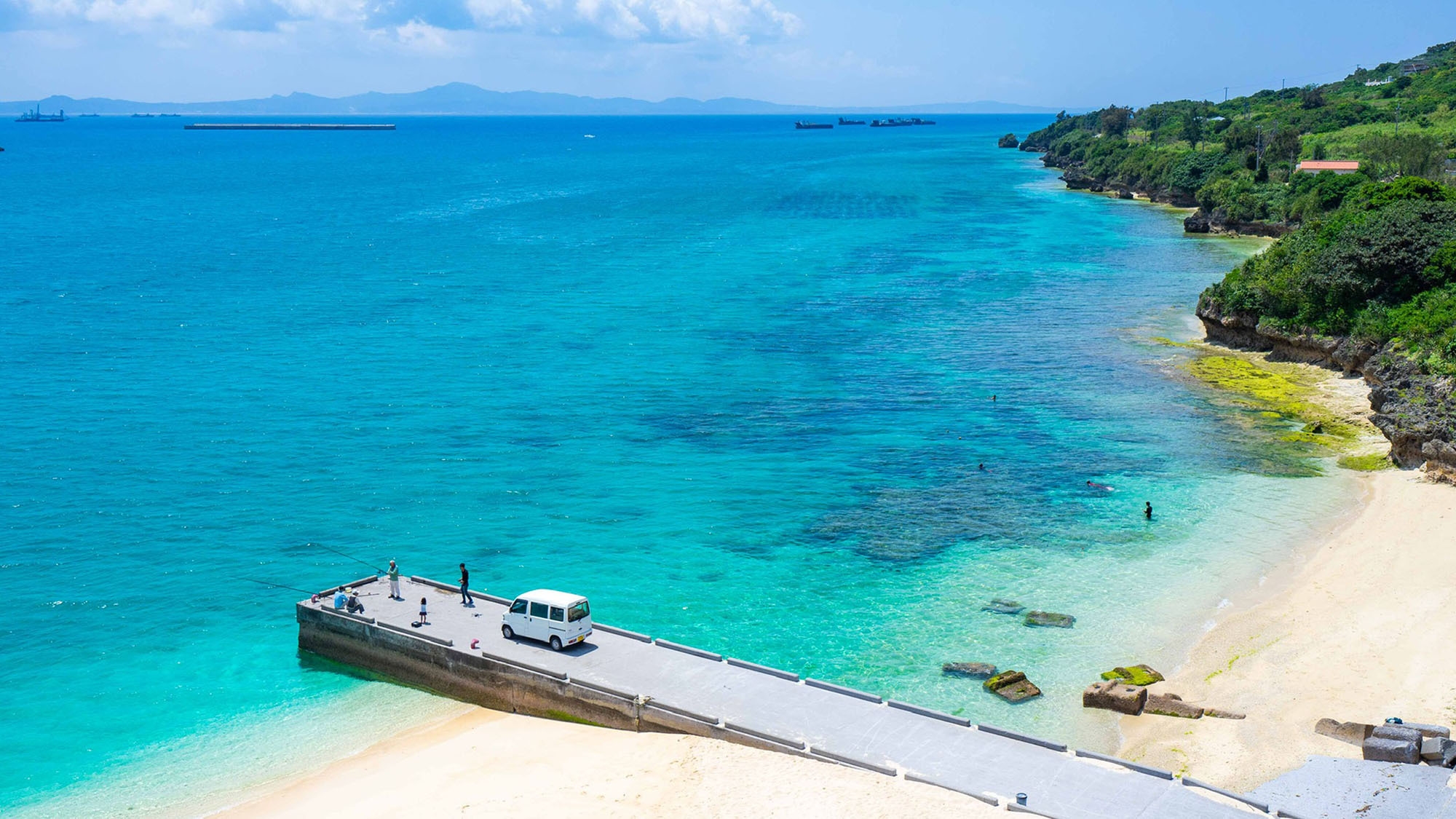 【瀬底島の夏旅】最大10名｜海まで徒歩5分・プール付き一棟貸しヴィラ